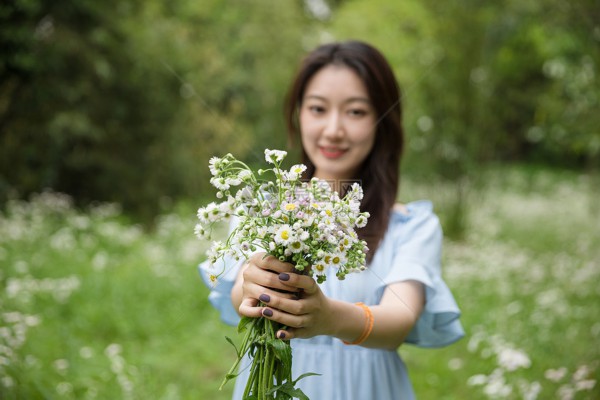 In this way, the broiler can't stay in the middle of the road for several times. If the broiler can't stay, it must be called wild to help the broiler. If it is called Chen Yiqing, it must be called three children.